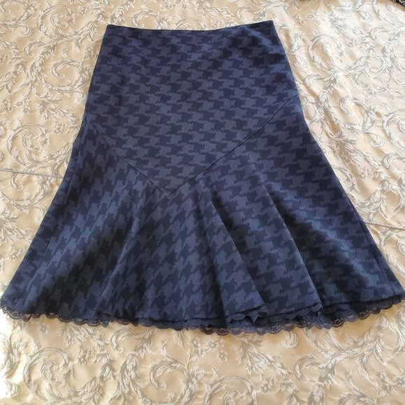 Express Wool Dark Grey Ruffled Skirt. Size 6 - Picture 2 of 9